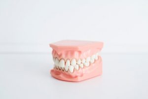 How To Eat With Dentures set