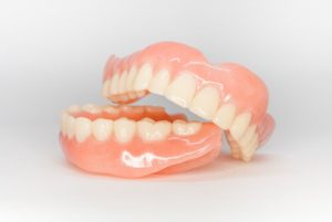 how to eat with dentures complete